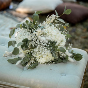 Banc de cérémonie baroque couleur crème et bois